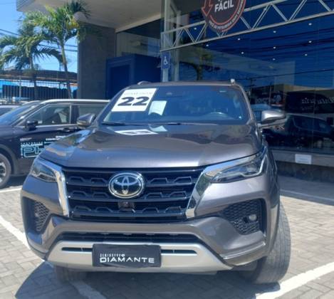 TOYOTA HILUX SW4 2.8 D-4D TURBO DIESEL SRX 7L 4X4 AUTOMÁTICO TOYOTA HILUX SW4 2.8 D-4D TURBO DIESEL SRX 7L 4X4 AUTOMÁTICO